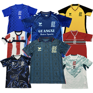 Maillot de football rétro de qualité supérieure, vêtements de football vintage pour club et équipe nationale, 100% polyester, séchage rapide, respirant, noms d'équipe personnalisés - Product Image 1