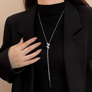Sweater Chain For Women Geometric U-Shaped Design Claw Setting Daily Wear Fashion Accessory - Product Image 1