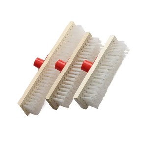 <span class=keywords><strong>Brosse</strong></span> à fil <span class=keywords><strong>métallique</strong></span> de jardin avec manche <span class=keywords><strong>en</strong></span> bois massif et poils <span class=keywords><strong>en</strong></span> acier inoxydable <span class=keywords><strong>pour</strong></span> le nettoyage et l'élimination du mousse <span class=keywords><strong>en</strong></span> extérieur - Product Image 3