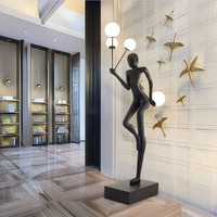 Lampadaire LED de luxe moderne en forme humaine, sculpture artistique créative pour salon, ornement de salle d'exposition, modèle pour villa
