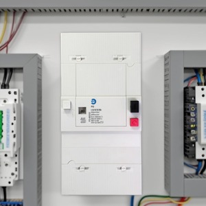 Disjoncteur MCCB Gardy 2P 4P par XIANGOU |   Capacité de coupure 6kA Tension nominale 240V Courant 5-60A Sensibilité 500mA - Product Image 1