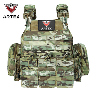 Gilet tactique porte-plaques Multicam avec système MOLLE et boucles à dégagement rapide – Comprend des pochettes pour chargeurs ; Convient pour le transport - Product Image 1