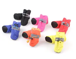 Venda quente Pet Shoes Cachorro Sapatos Impermeáveis Botas De Chuva De Solas Macio Cão Pé Cobre Confortável Pet Viagem