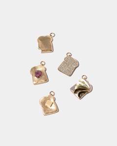 Bling Food Couture |   Dijes de latón chapado en oro de 18 quilates con circonitas para la fabricación de joyas DIY |   Colgantes Miniatura Deslumbrantes y Caprichosos - Product Image 4