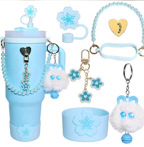 Kit d'accessoires pour gobelets <span class=keywords><strong>Stan</strong></span>, 7 pièces, comprenant : Kit combiné, Pompon à gros yeux, Couvercle de paille fleur 10mm, Base de gobelet en silicone, Porte-clés - Product Image 1