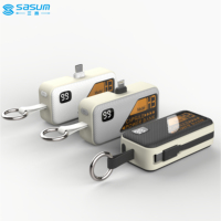 K381 mini chargeur de batterie externe de dessin animé personnalisé chargeur de câble intégré nouvelle conception tendance chargeur de téléphone à lanière prise pliante