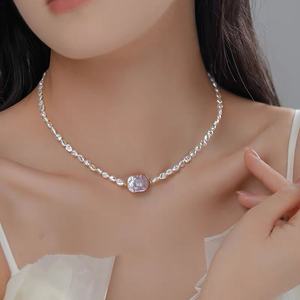 Collier pendentif baroque en perles de culture d'eau douce naturelles violettes pour femme, avec chaîne de clavicule, tendance 2025 - Product Image 1