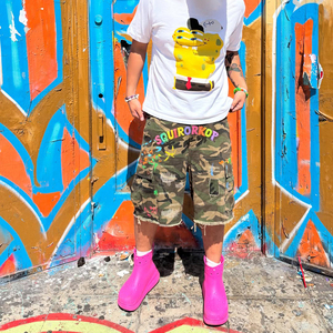Shorts <span class=keywords><strong>en</strong></span> jean baggy camouflage personnalisés avec graffitis colorés et détails usés, bermuda imprimé sérigraphié, streetwear cargo pour hommes - Product Image 2