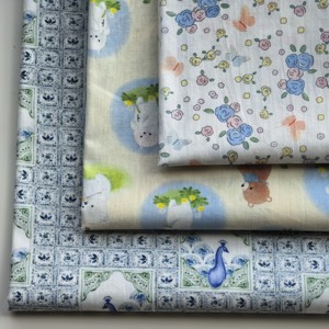 Tissu imprimé 100 % coton à petits motifs floraux et à carreaux pour projets de <span class=keywords><strong>couture</strong></span> DIY, matériau de quilting, fournitures textiles - Product Image 1