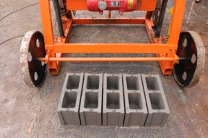 QMY4-45 concreto oco tijolo faz a máquina móvel semi automático tijolo faz a máquina bloco sólido construção blocos sólidos - Product Image 5