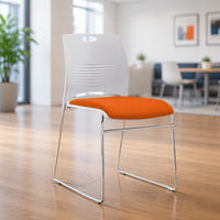 Chaise de formation en plastique blanc avec assise en tissu orange et base chromée pour salle de réunion – Fournisseur en gros OEM ODM