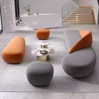 Canapé en bois massif personnalisé pour bureau commercial, salon d'accueil, combinaison de canapés avec table basse