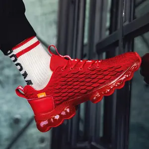 Sıcak yeni hafif Platform Sneakers erkek ayakkabısı moda kırmızı trendi rahat yürüyüş rahat erkek spor koşu ayakkabıları