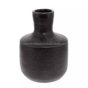 Décoration intérieure luxueuse et élégante Décoration de maison moderne et Vases à fleurs de haute qualité les plus vendus pour la table de mariage et le bureau - Product Image 1