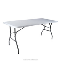 Table pliante en plastique de conception moderne, mobilier d'extérieur, 6 pieds, rectangulaire, blanche, plateau de table en HDPE écologique pour une utilisation en extérieur