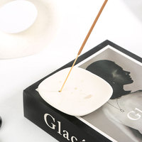 Support Minimaliste pour Bâtonnets d'Encens d'Aromathérapie, Porte-Encens en Céramique Mini Fleur de Cerisier Japonaise, Brûleur d'Encens