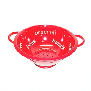 Passoire en plastique rouge avec impression de mots alimentaires, passoire durable pour la cuisine - Product Image 1