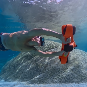 Scooter Submarino de Buceo de 600 W, Potente Propulsor Subacuático para Adultos y Niños con Velocidad de 6.4 km/h y Batería de 5200 mAh para Buceo - Product Image 1