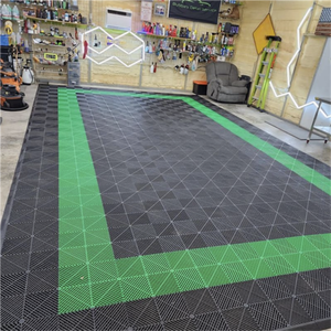 Tuiles en plastique modulaires à emboîtement directement de l'usine pour sol de salle de sport, revêtement de sol haute densité et absorbant les chocs pour garage - Product Image 1