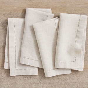 Serviettes de table brodées personnalisables 45x45cm en lin perforé avec ourlet festonné pour hôtel et mariage - Product Image 6