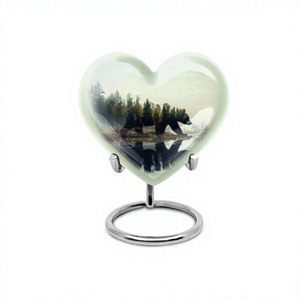 Venta al por mayor Bear Walking Heart Cremación Urna para adultos para cenizas humanas Urna funeraria grande decorativa con soporte y bolsa de terciopelo gratis - Product Image 1