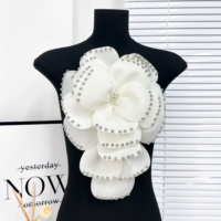 Applique en strass 3D grande fleur, patch décoratif en tissu fait main pour embellissement de robes et costumes DIY, vente en gros