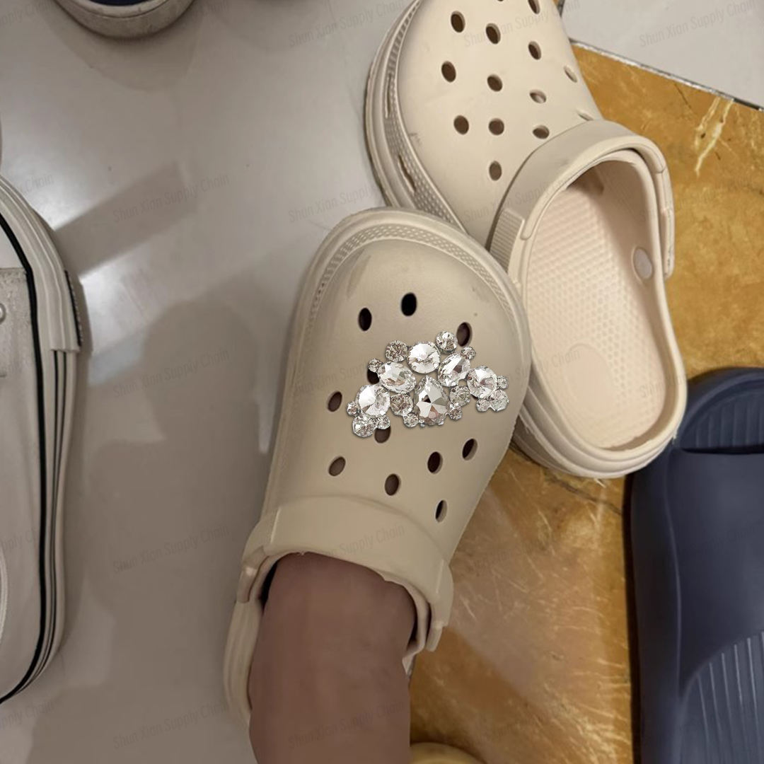 รองเท้าแตะตกแต่ง