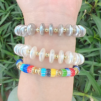 CH-LAT1110 Bracelet tendance en perles de coquillage rondes, bracelet en perles de cuivre rondes plaqué or, bracelet extensible, bijoux faits à la main, vente en gros