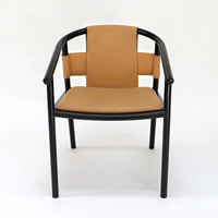 Chaise de salle à manger en bois de style mid-century avec accoudoirs incurvés en cuir PU, cadre laqué noir, siège pour la maison ou le restaurant