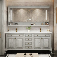 Meuble-lavabo de salle de bain de luxe sur pied en chêne massif avec double vasque en céramique et rangement