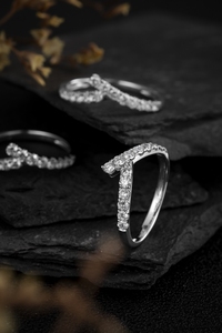 Bague classique en or blanc massif 10 carats avec diamant rond brillant de 0,44 ct cultivé en laboratoire |   Certifié IGI, taille brillant ronde, créé en laboratoire - Product Image 3