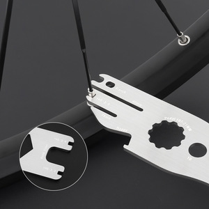 Clé à outils multifonctionnelle pour <span class=keywords><strong>vélo</strong></span> Briviga, usinée CNC, 8 en 1, outil de <span class=keywords><strong>réparation</strong></span> de <span class=keywords><strong>vélo</strong></span>, correction de disque de frein, clé à pédale, ouvre-bouteille - Product Image 4