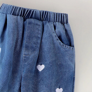 ชุดเสื้อผ้าเด็กผู้หญิงสำหรับฤดูร้อน ชุดลำลอง เสื้อกั๊กผูกโบว์สีพื้น กางเกงยีนส์ลายหัวใจ สำหรับเด็กวัยเตาะแตะ ชุดสองชิ้น - Product Image 4