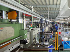 شريط سيليكون مخصص 8*4 إعلانات مبثوقة مرنة مع حافة مطاطية ختم ختم صندوق إضاءة من تصنيع المعدات الأصلية - Product Image 4