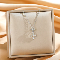 Collier tendance avec pendentif croix chrétienne plaqué or et argent pour femme, orné de zircons brillants