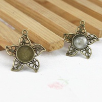 Liontin bingkai cabochon bunga lima kelopak filigree, perunggu antik, paduan seng untuk kerajinan bros vintage