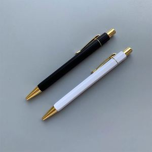 Stylo bille hexagonal monocolore avec pointe de 0,7 mm, encre bleue/noire, clip doré, stylos à pression personnalisés pour usage promotionnel - Product Image 1