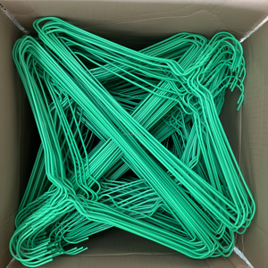 <span class=keywords><strong>Cintre</strong></span> en fil métallique jetable bleu pour magasin de nettoyage à sec à usage unique pour magasin de vêtements et élégant - Product Image 1