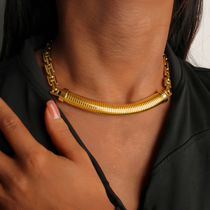 Collana geometrica dorata placcata per clavicola con colletto Hip Hop personalizzato in acciaio inossidabile - Product Image 2