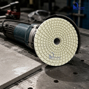 Dischi diamantati da 4 pollici (100 mm) per lucidatura pietre, prodotti a Shandong, per granito, marmo, resina, dischi a umido da 5 pollici, grana personalizzabile OEM - Product Image 1