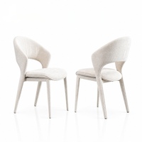 Chaise de salle à manger contemporaine minimaliste avec structure métallique, revêtement en tissu bouclé doux, design ergonomique pour appartements et salles à manger.