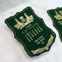 Invitation de mariage de luxe découpée au laser en velours vert foncé avec calendrier doré et carte de rappel de date personnalisée
