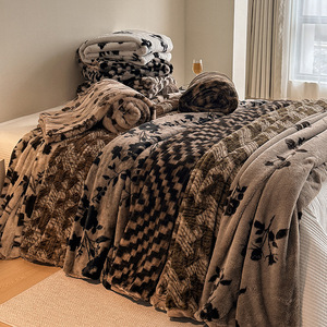 Couverture en fausse fourrure de lapin surdimensionnée à imprimé rose de luxe, idéale pour les chambres à coucher, les salons et les canapés - Product Image 1