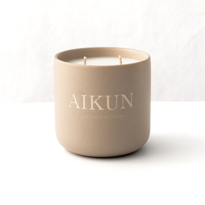 AIKUN Venta al por Mayor de Velas Aromáticas de Cera de Soya 100% Hechas a Mano en Recipientes de Cerámica con Etiqueta Privada Moderna para Decoración del Hogar - Product Image 3