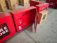 Boîtier mural rouge pour système de dérouleur de tuyau d'incendie de type fenêtre, ensemble complet d'équipement (acier au carbone/acier inoxydable)
