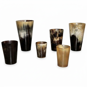Jarra de Resina Hecha a Mano con Cuerno de Búfalo Único, Jarra de Cerveza Tradicional Hecha a Mano, Vajilla Rústica para Bar, Pub, Restaurante, Coleccionable - Product Image 1