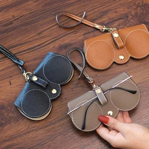 อุปกรณ์เดินทางสำหรับปีนเขา กระเป๋าใส่แว่นกันแดด PU แบบใหม่ กล่องใส่แว่นตาแบบพกพา ปลอกคลุมแว่นกันแดด คลิปหนีบแว่นตาแบบน่ารัก - Product Image 1