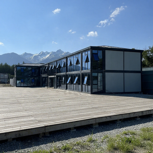 Bâtiment <span class=keywords><strong>de</strong></span> <span class=keywords><strong>bureau</strong></span> modulaire préfabriqué Postes <span class=keywords><strong>de</strong></span> travail modulaires pour bureaux Maison préfabriquée moderne en conteneur avec revêtement extérieur et mur en verre - Product Image 1