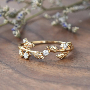 Anello Floreale a Spirale per Donne, Elegante Gioiello da Dito in Stile Giardino - Product Image 1