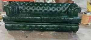 โซฟาเชสเตอร์ฟิลด์ 3 ที่นั่ง หนังคุณภาพสูง นั่งสบาย ดีไซน์หรูหรา พร้อมพนักพิงแบบกระดุมลึก เหมาะสำหรับใช้ในบ้านและสำนักงาน - Product Image 5